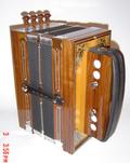 Fabrication artisanale d'accordéons diatoniques. Accordéon diatonique fabriqué par Marcel Messivier