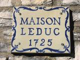 Maison Guillaume-Leduc. Plaque. Vue avant