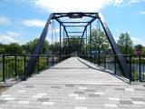 Pont Jean-De La Lande. Vue frontale de l'entrée du pont, à partir de la rue Hébert