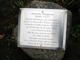 Plaque d'Antoine Drapeau. Vue avant