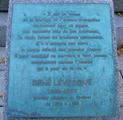 Plaque du monument de René Lévesque. Vue avant