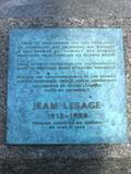 Plaque du monument de Jean Lesage. Vue avant