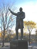 Monument de Louis-Joseph Papineau. Détail. Vue avant