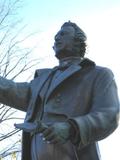 Monument de Louis-Joseph Papineau. Détail. Vue avant