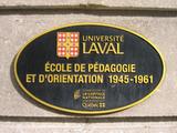 Plaque de l'École de pédagogie et d'orientation de l'Université Laval. Vue avant