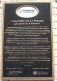 Plaque de l'industrie de la potasse en Nouvelle-France. Vue avant