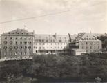 Monastère des Ursulines-de-Québec. Quartier Vieux-Québec - Rue Donnacona - Couvent des Ursulines - Vue du jardin et de l'arrière des bâtiments, 1928, T. Lebel