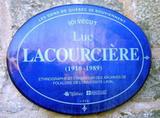 Plaque de Luc Lacourcière. Vue avant