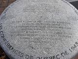 Plaque du monument des Conférences de Québec. Vue avant