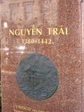 Monument de Nguyên Trai. Détail. Vue avant