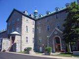 Maison mère du couvent des Religieuses hospitalières de Saint-Joseph de Montréal. Vue latérale