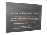 Plaque de la Cour-du-Séminaire-de-Québec. Vue avant