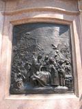 Sculpture (L'abbé Taschereau apportant secours aux victimes irlandaises du typhus). Vue avant