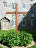 Calvaire du premier cimetière de la communauté de l'Hôpital général de Québec. Vue avant