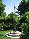 Croix de l'ancienne flèche de l'église de Notre-Dame-de-la-Visitation. Vue avant