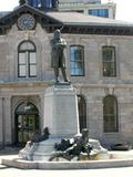 Monument de John Young. Vue avant