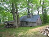 Ancienne cabane à sucre. Vue latérale