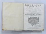 Livre (Divi Thomae Aquinatis doctoris angelici ordinis praedicatorum summae catholicae fidei contra gentiles lib. IV ad plurima exempla comparati, & emendati accedit dissertatio praevia Bernardi Mariae de Rubeis eiudem ordinis). Page de titre