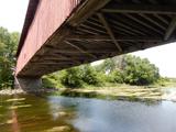 Pont de Des Rivières. Vue de la structure, sous le pont