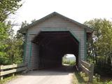 Pont couvert de Saint-Anaclet-de-Lessard. Vue avant