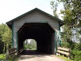 Pont couvert de Saint-Anaclet-de-Lessard. Vue générale