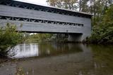 Pont couvert de Saint-Anaclet-de-Lessard. Vue latérale