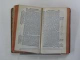 Livre (Histoire des variations des églises protestantes (Tome I)). Intérieur de l'imprimé et signature de Pierre-Joseph-Olivier Chauveau