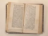 Livre (Premier établissement de la foy dans la Nouvelle-France : contenant la publication de l'evangile, l'histoire des colonies françoises, & les fameuses découvertes depuis le fleuve de Saint-Laurent, la Loüisiane & le fleuve Colbert jusqu'au golphe Mexique, achevées sous la conduite de feu Monsieur de la Salle : avec les victoires remportées en Canada par les armes de Sa Majesté sur les anglois & les iroquois en 1690 (Ex. I)). Intérieur de l'imprimé et signature de Pierre-Joseph-Olivier Chauveau