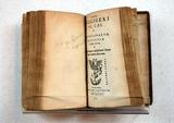 Livre (Josephi Scaligeri IVL. Caes. F. Ausonia-narum lectionum libri duo : ad optimum & eruditisimum virum elium vinetum santonem). Page de titre