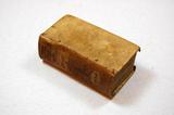 Livre (C. Crispus Sallustius [Bellum Catilinarium. Bellum Jugurthinum. Historiarum fragmenta libri quinque. Fragmenta incertorum librorum. Orationes duae ad C. Caesarem adscriptae. In M. Tullium Ciceronem declamatio. Vita Sallustii ex libris Petri Creniti]). Extérieur de l'imprimé