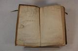 Livre (Juliani Imperatoris Opera quae extant omnia : a Petro Martinio Morentino Navarro, & Carolo Cantoclaro Consiliaro Regio, supplicumque libellorum in Curia magistro, latina facta, emendata, & aucta ... additus praetarea est a Carolo Cantoclaro liber ejusdem Juliani ... et a Theodoro Marcilio ...). Signature