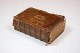 Livre (Les oeuvres meslées de Plutarque, translatées de grec en françois : reveuës & corrigées en plusieurs passages par le translateur ...). Extérieur de l'imprimé