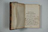 Livre (Nouveaux voyages dans l'Amérique Septentrionale : contenant une collection de lettres écrites sur les lieux, par l'Auteur, à son ami M. Douin, Chevalier, Capitaine dans les troupes du Roi, ci-devant son camarade dans le nouveau Monde). Intérieur de l'imprimé avec annotations manuscrites