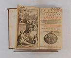 Livre (Voyages du baron de La Hontan dans l'Amérique septentrionale : qui contiennent une relation des différens peuples qui y habitent la nature de leur gouvernement, leur commerce, leurs coutumes, leur religion & leur manière de faire la guerre : l'intérêt des François et des Anglois dans le commerce qu'ils font avec ces nations, l'avantage que l'Angleterre peut retirer de ce païs, étant en guerre avec la France (Tome I)). Page de titre et frontispice