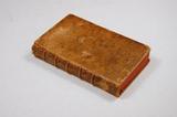 Livre (Nouveaux voyages dans l'Amérique septentrionale : contenant une collection de lettres écrites sur les lieux par l'auteur à son ami M. Douin Chevalier capitaine dans les troupes du Roi, ci-devant son camarade dans le Nouveau-Monde). Extérieur de l'imprimé