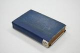 Livre (Nouveaux voyages aux Indes Occidentales : contenant une relation des différens peuples qui habitent les environs du grand Fleuve Saint-Louis, appelé vulgairement le Mississipi; leur religion; leur gouvernement; leurs moeurs; leurs guerres & leur commerce). Extérieur de l'imprimé