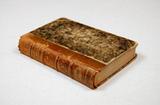 Livre (Mémoires sur la vie privée de Marie-Antoinette, reine de France et de Navarre, suivis de souvenirs et anecdotes historiques sur les règnes de Louis XIV, de Louis XV et de Louis XVI (Tome III)). Extérieur de l'imprimé