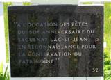 Plaque du 150e anniversaire du Saguenay-Lac-Saint-Jean. Vue avant