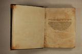 Livre (Gregorii episcopi Nazanzeni carmina ad bene, beatéq[ue] vivendum utilissima nuper e graeco in latinum ad verbum ferè tralata imprimenda curavimus studiosi adolescentes, rati non parum emolumenti vobis futurum, fiid genus tralationis cum graeco diligenter conferatis, nam & graece simul discetis, & christiane uiure, quandoquidem summa in illis & doctrina est, & gratia, & sanctis moribus mi reinstituunt adolescentes. I duero ita sit, necne, conferendo cognoscite. Valete). Page de titre