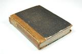 Livre (Gregorii episcopi Nazanzeni carmina ad bene, beatéq[ue] vivendum utilissima nuper e graeco in latinum ad verbum ferè tralata imprimenda curavimus studiosi adolescentes, rati non parum emolumenti vobis futurum, fiid genus tralationis cum graeco diligenter conferatis, nam & graece simul discetis, & christiane uiure, quandoquidem summa in illis & doctrina est, & gratia, & sanctis moribus mi reinstituunt adolescentes. I duero ita sit, necne, conferendo cognoscite. Valete). Extérieur de l'imprimé