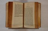 Livre (The history of England, from the revolution in 1688, to the death of George II : designed as a continuation of Hume (Tome I)). Intérieur de l'imprimé