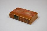 Livre (The history of England, from the revolution in 1688, to the death of George II : designed as a continuation of Hume (Tome II)). Extérieur de l'imprimé