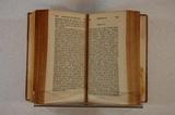Livre (The history of England, from the revolution in 1688, to the death of George II : designed as a continuation of Hume (Tome IV)). Intérieur de l'imprimé avec signature