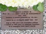 Plaque du monument à la mémoire de Paul de Chomedey, sieur de Maisonneuve. Vue avant