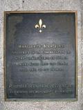 Plaque de la première école ouverte par Marguerite Bourgeoys. Vue avant