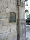 Plaque de la première école ouverte par Marguerite Bourgeoys. Vue d'ensemble