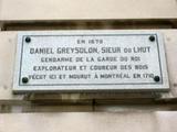 Plaque de Daniel Greysolon sieur du Lhut. Vue avant