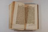 Livre (Travels into North America : containing its natural history, and a circumstantial account of its plantations and agriculture in general : with the civil, ecclesiastical and commercial state of the country, the manners of the inhabitants and several curious and important remarks on various subjects (Tome I)). Intérieur de l'imprimé avec signature