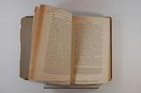 Livre (Histoire du Canada, de son Église et de ses missions : depuis la découverte de l'Amérique jusqu'à nos jours, écrite sur des documents inédits compulsés dans les archives de l'archevêché et de la ville de Québec, etc. (Tomes I et II)). Intérieur de l'imprimé avec signature
