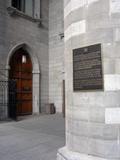 Plaque de la basilique Notre-Dame de Montréal (1). Vue d'ensemble